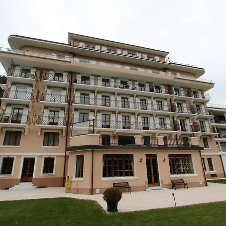 Apartament Rosat 12 *